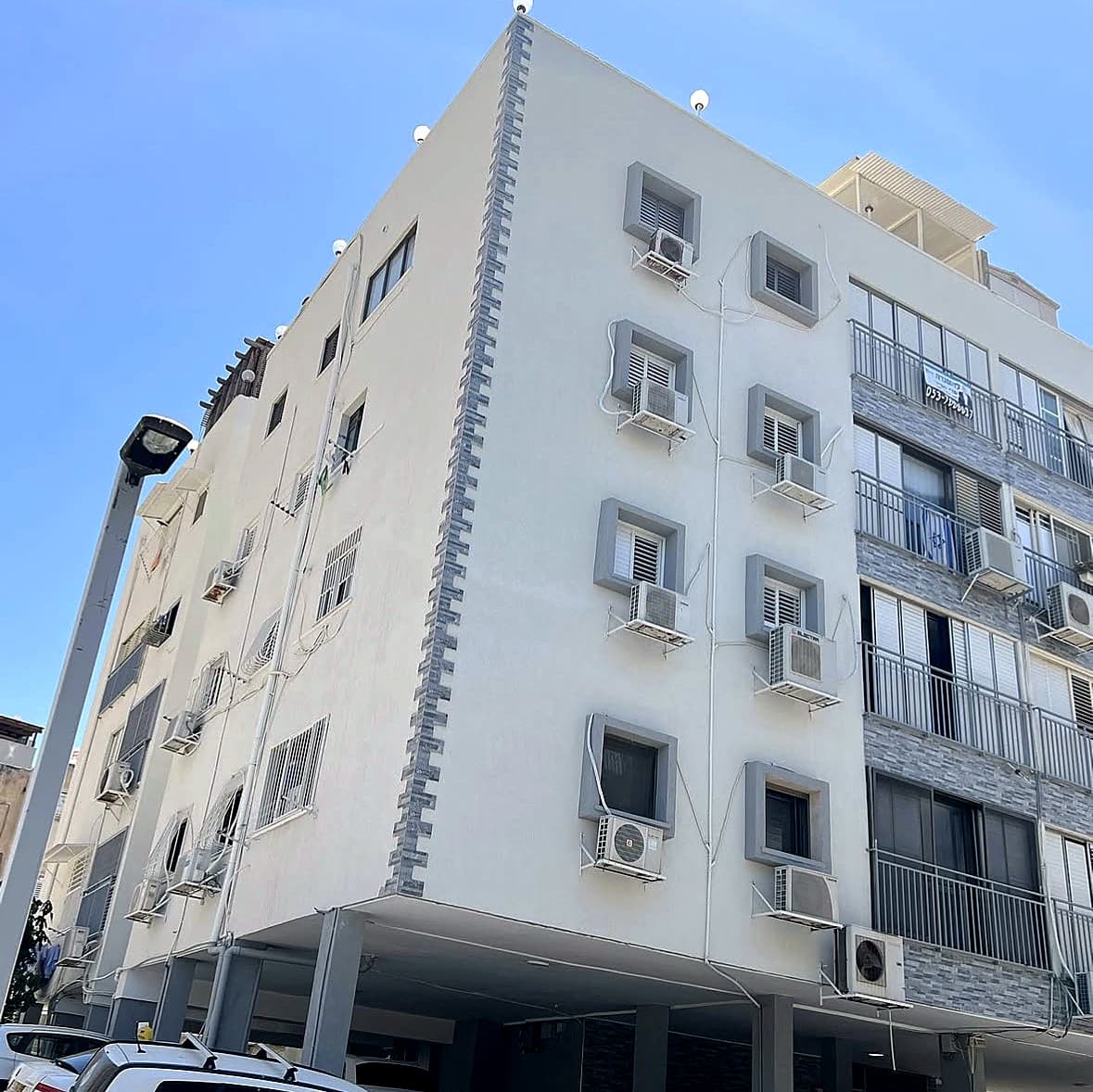 בניין המגורים ברחוב הלפר 24 בבת ים לאחר סיום העבודה