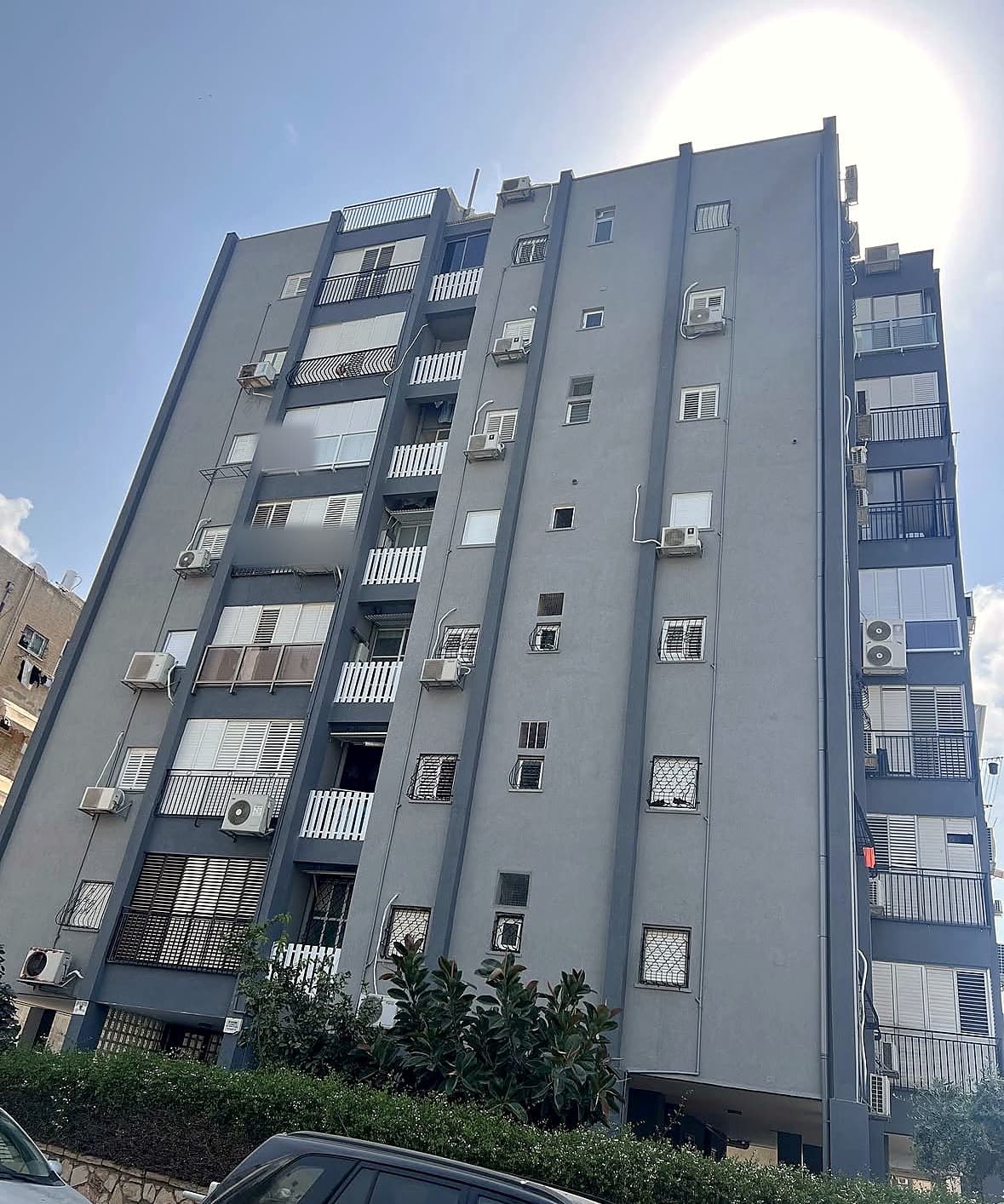 בניין המגורים ברחוב חשמונאים 61 בבת ים לאחר העבודה – מבט נוסף