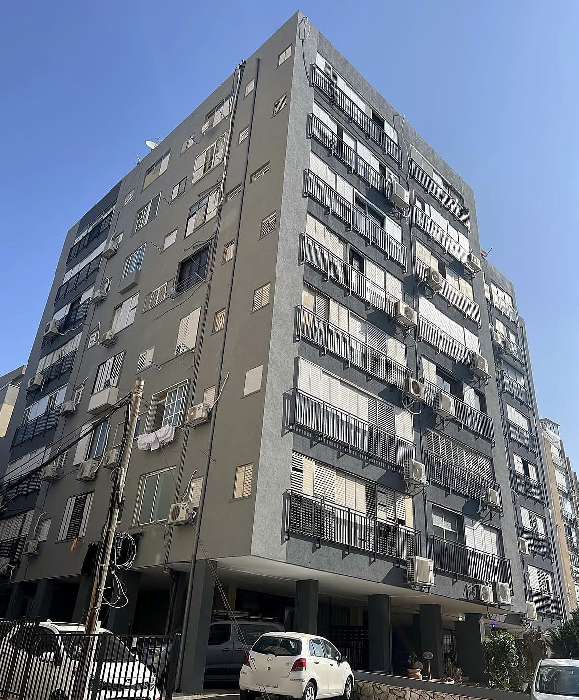 בניין המגורים ברחוב יוספטל 47 בבת ים לאחר העבודה – מבט נוסף