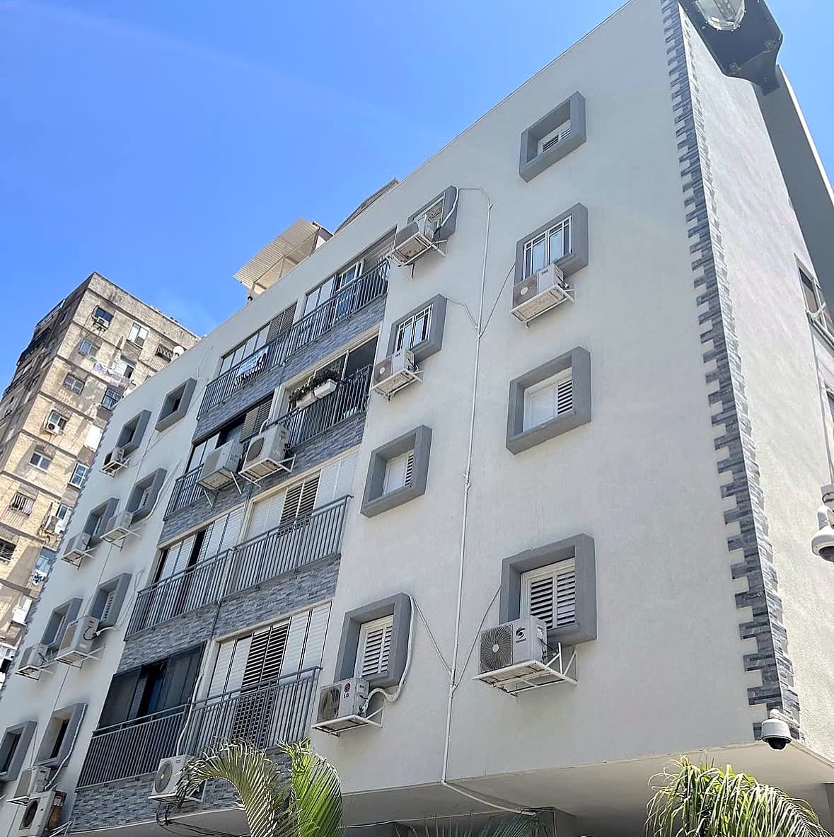 בניין המגורים ברחוב הלפר 24 בבת ים לאחר העבודה – מבט נוסף