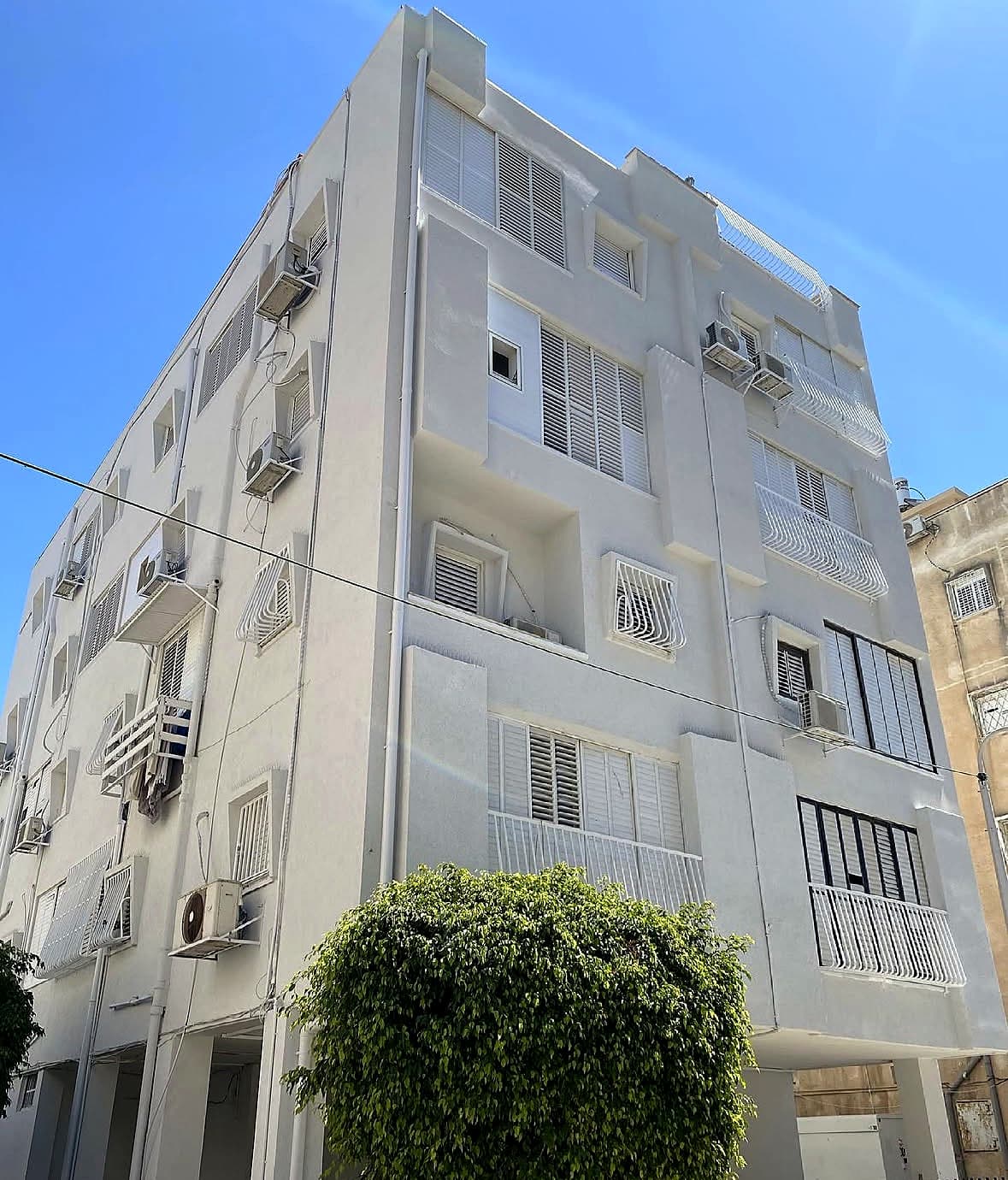 בניין המגורים ברחוב ברזילאי 4 בבת ים לאחר העבודה – מבט נוסף