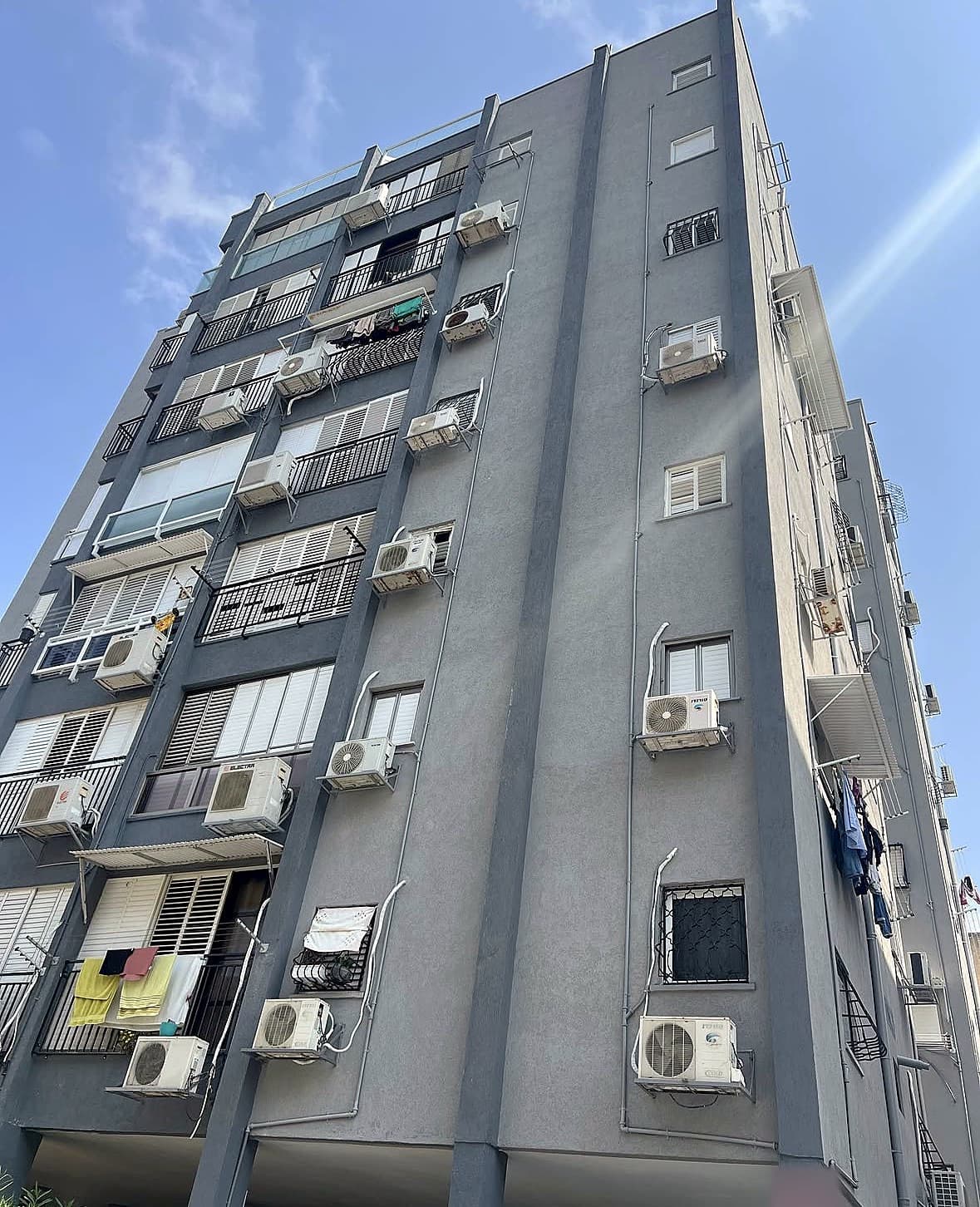 בניין המגורים ברחוב חשמונאים 61 בבת ים לאחר העבודה – מבט נוסף