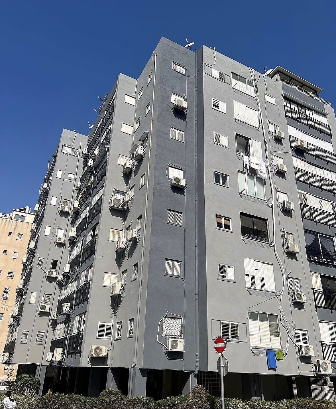 בניין המגורים ברחוב יוספטל 47 בבת ים לאחר העבודה – מבט נוסף