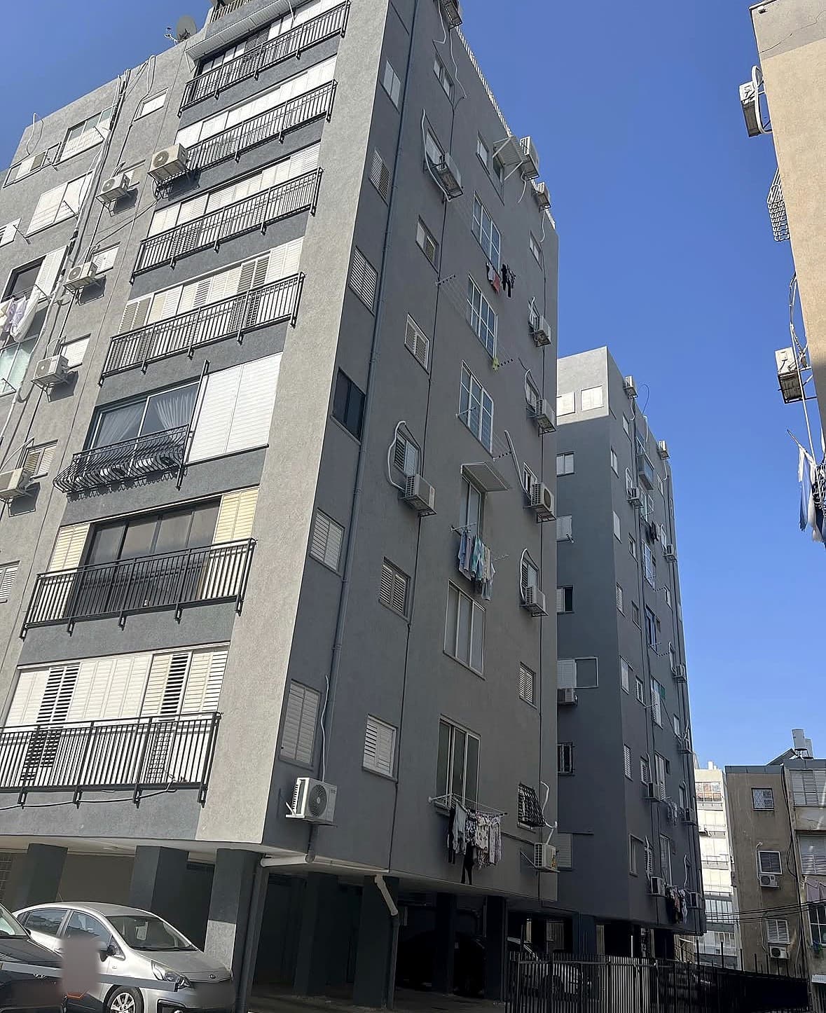 בניין המגורים ברחוב יוספטל 47 בבת ים לאחר העבודה – מבט נוסף